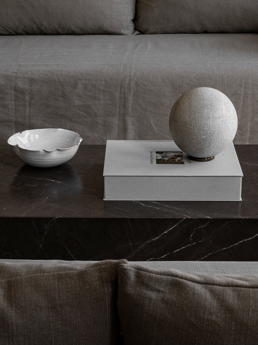 Plinth Low Stuebord - Grå Kendzo Marmor