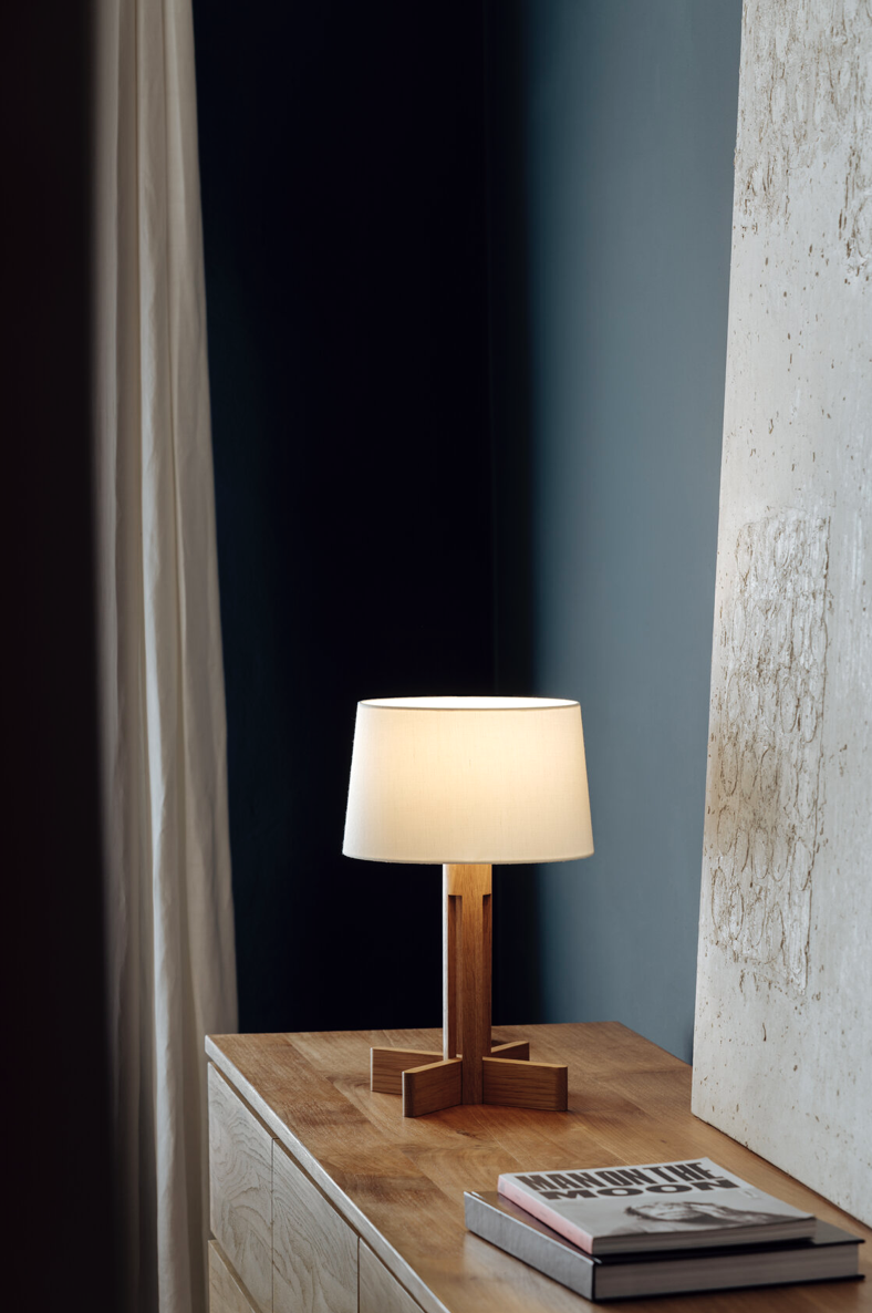 FAD Menor table lamp natural oak/linen H 42 cm
